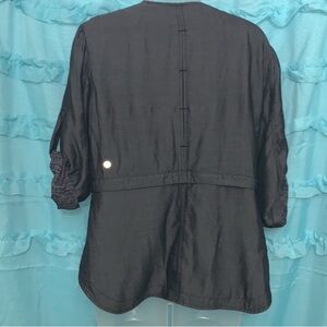 Lululemon Tranquility Jacket grays  tie waist. zips off EUC. Like New size 6